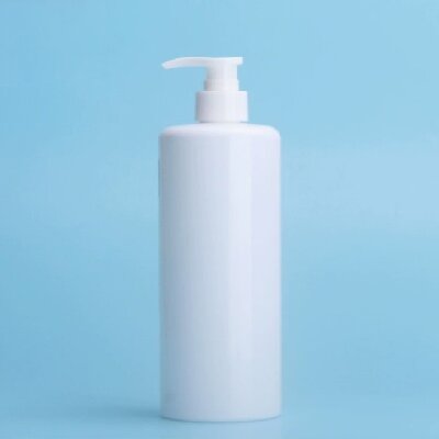 Plastic skin care packaging materials. White bottle for lotion and shower gel. 650ML pressurized bottle